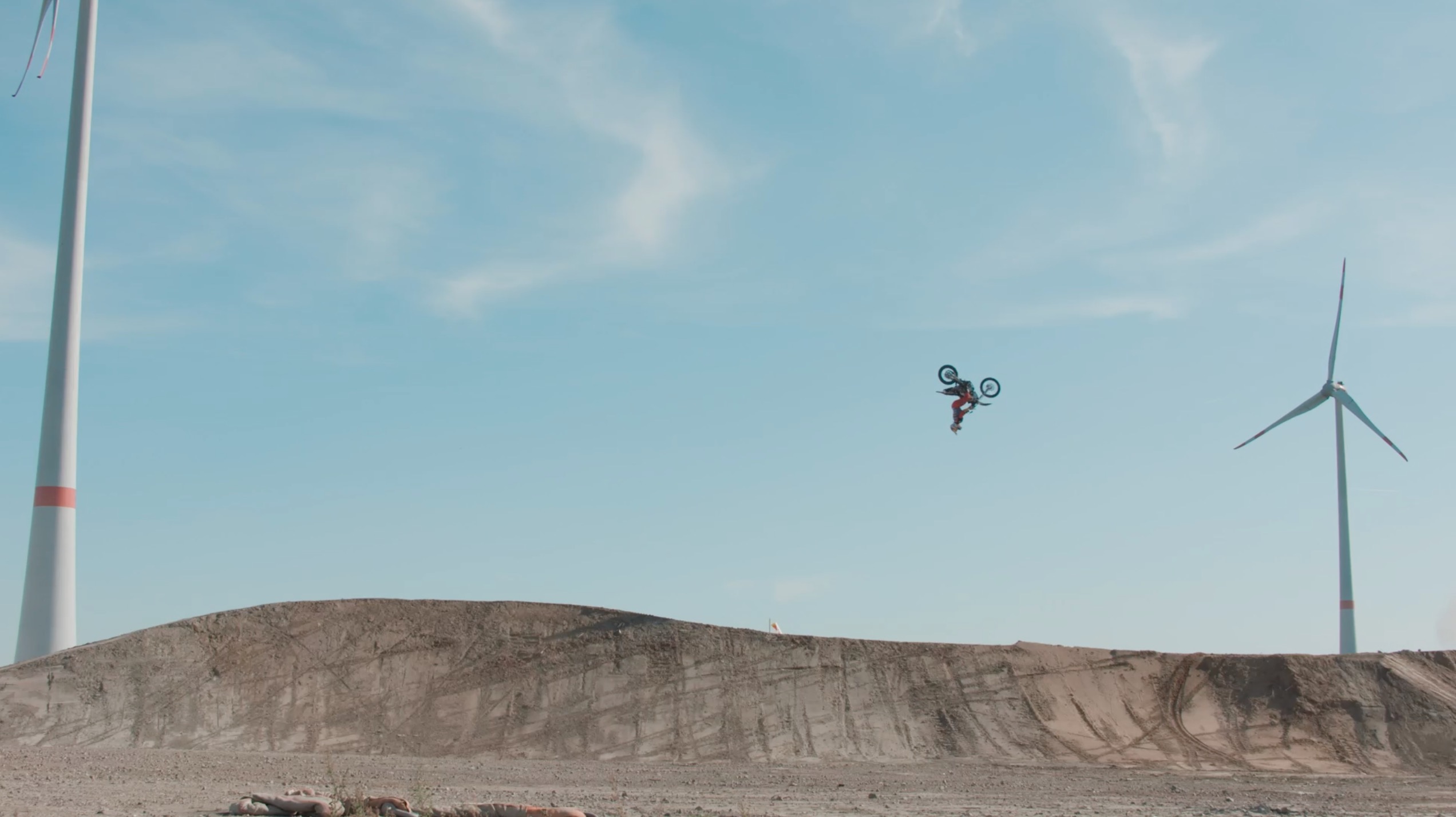 Luc Ackermann - Red Bull Dirt Diggers - 45m Backflip - FMX